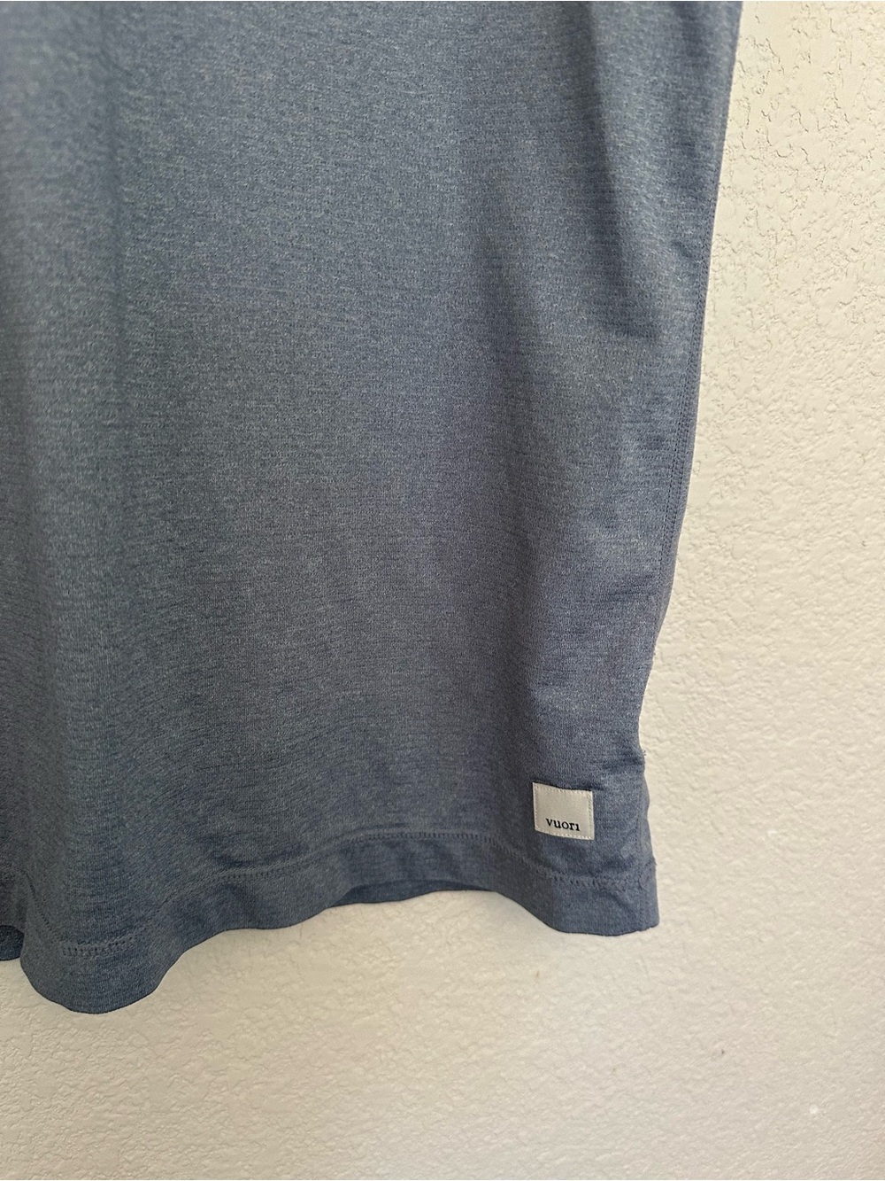 Vuori Men's Tradewind Performance Pocket Tee Slate Blue Size Medium - Picture 4 of 9